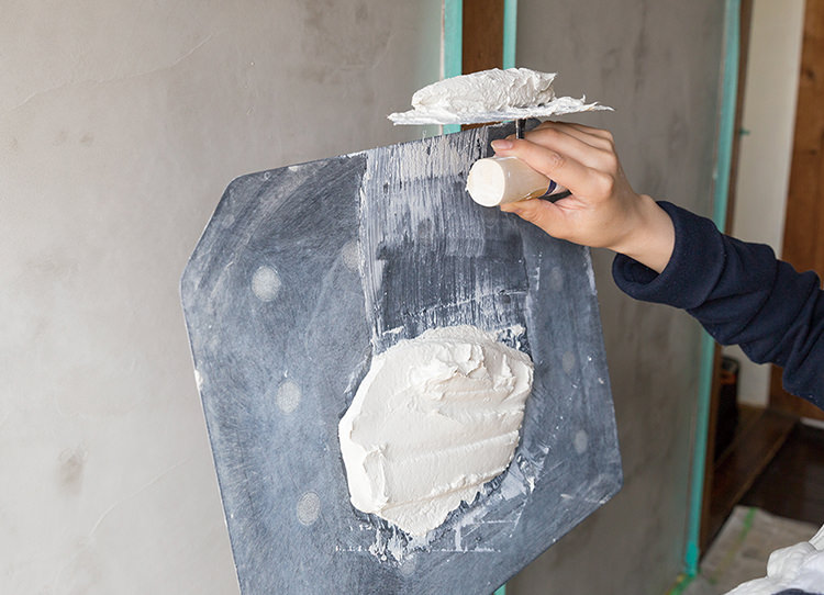 Step 7 コテは大きく大胆に キレイに仕上げるしっくい壁 12の秘訣 100 オーガニック家庭用しっくいdiy Nuri ぬりぬり 通販