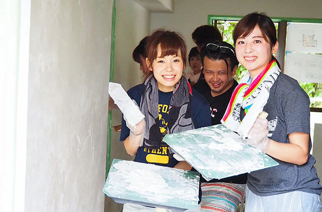 形のない美容室さまのDIY漆喰を使用した壁