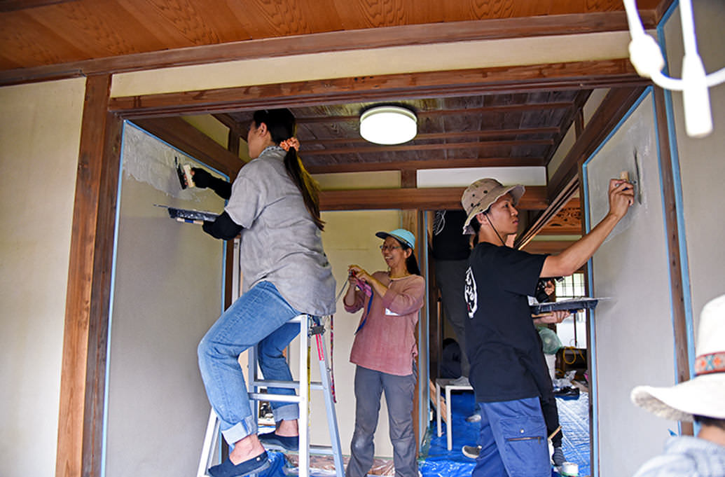 香春町笹原邸さまのDIY漆喰を使用した壁
