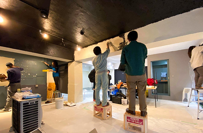 ユウアヒアさまのDIY漆喰を使用した壁
